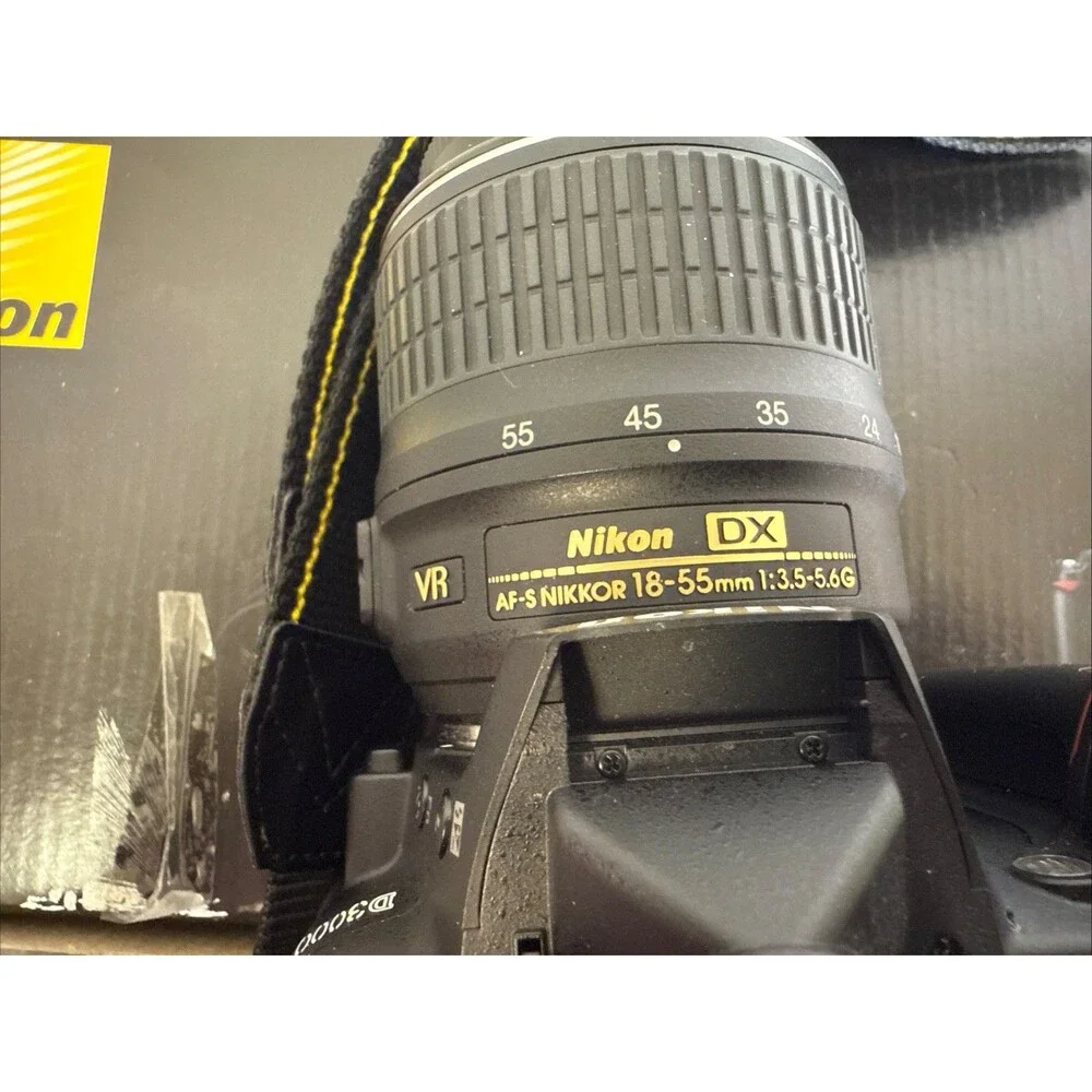 Nikon D3000 Digital SLR Camera w/ 18-55mm VR Lens , w/ 4 Batteries Box KIT ✅
